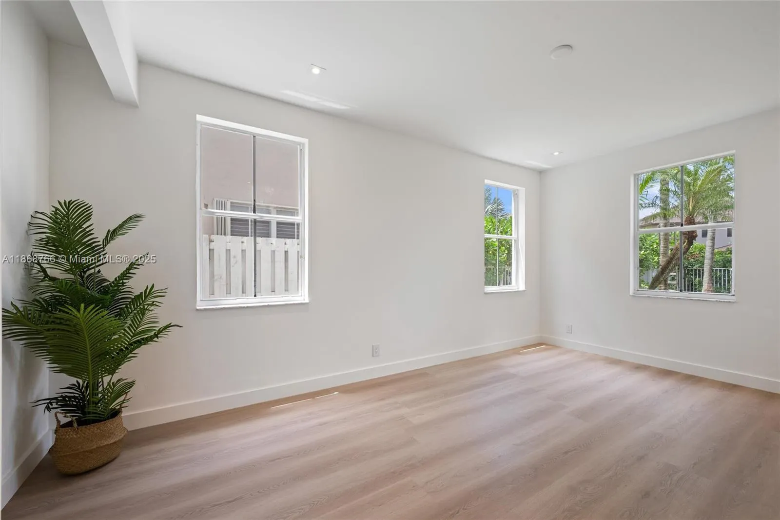 804 Crestview Cir