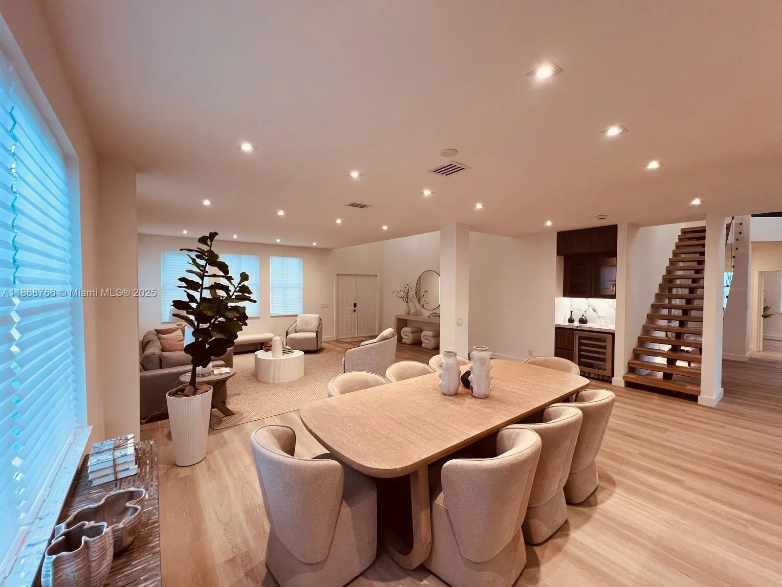 804 Crestview Cir