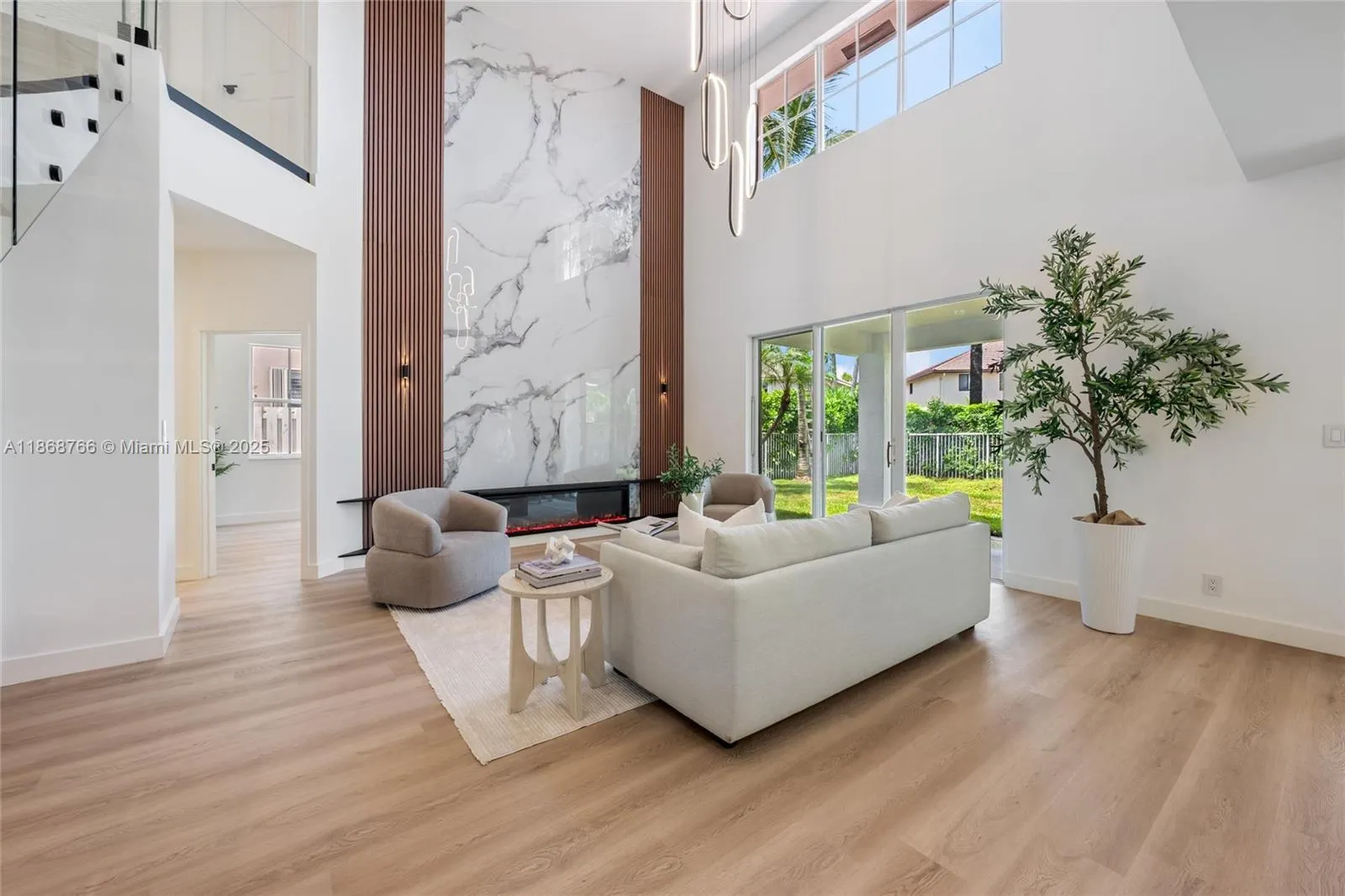 804 Crestview Cir
