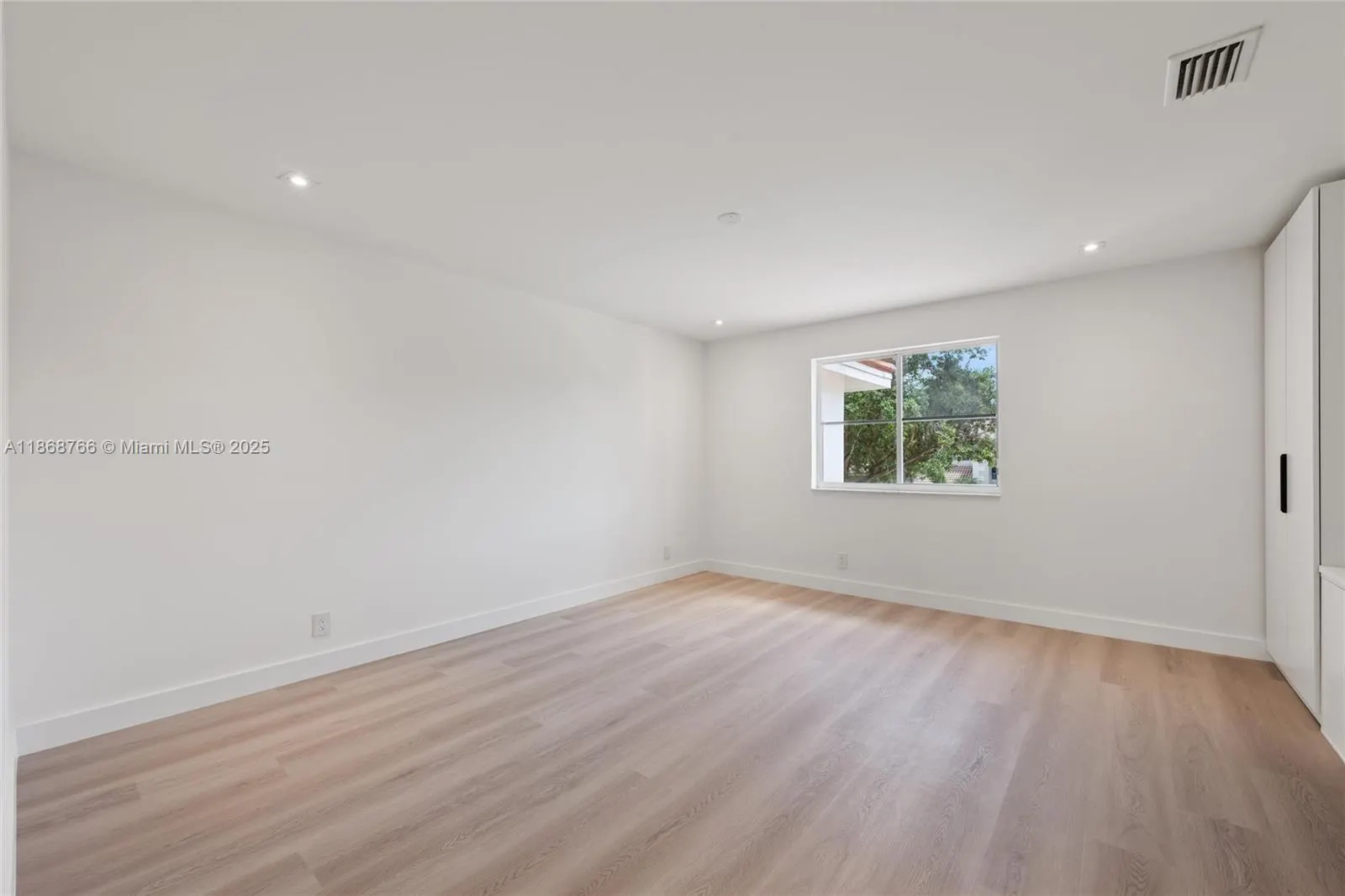 804 Crestview Cir