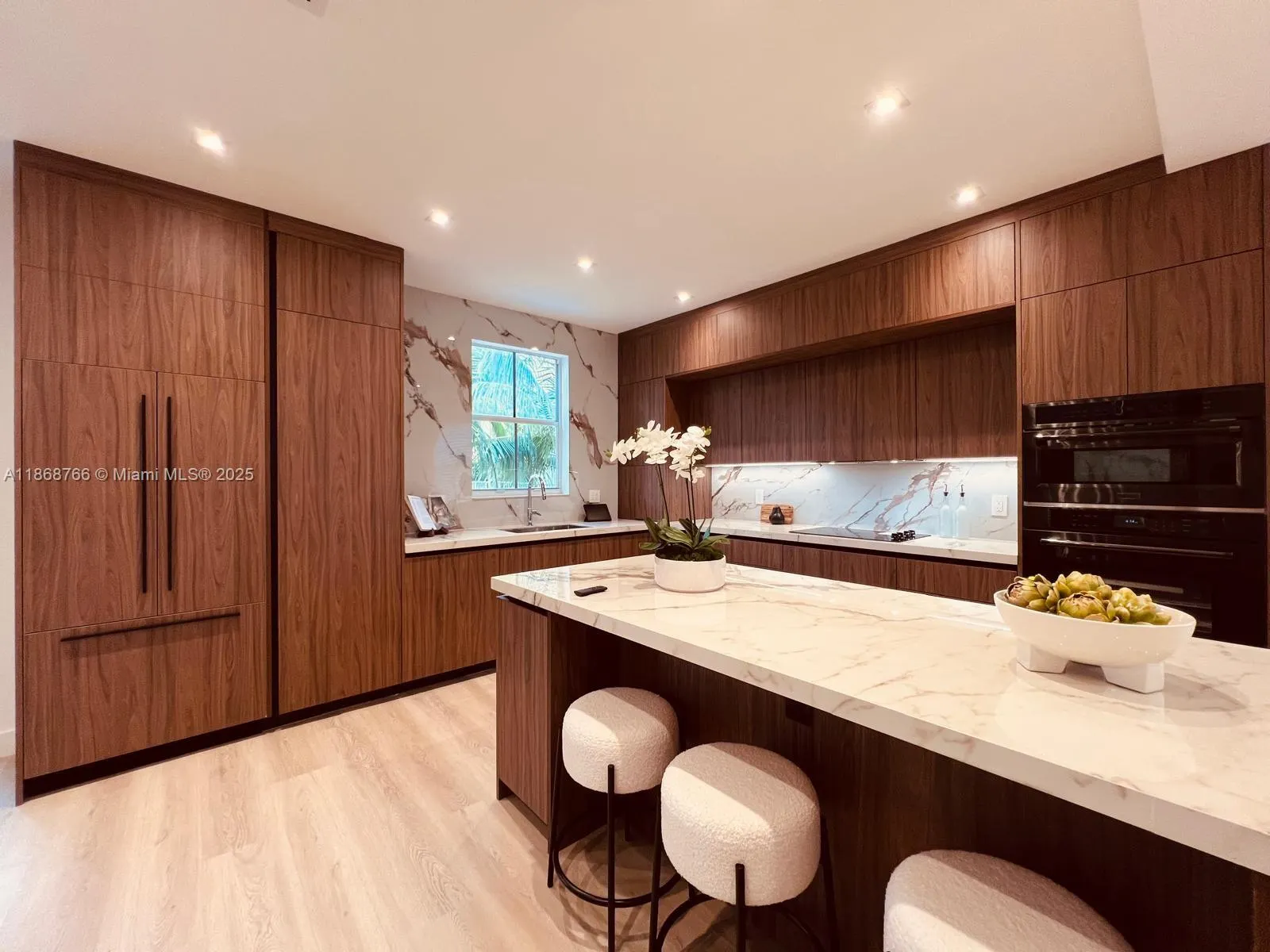 804 Crestview Cir