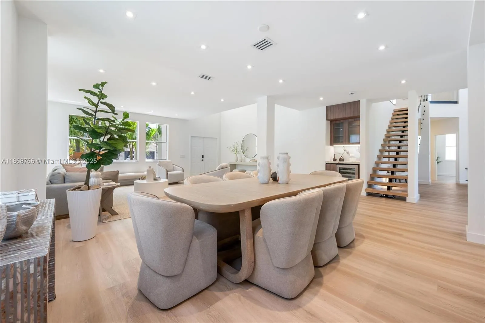 804 Crestview Cir