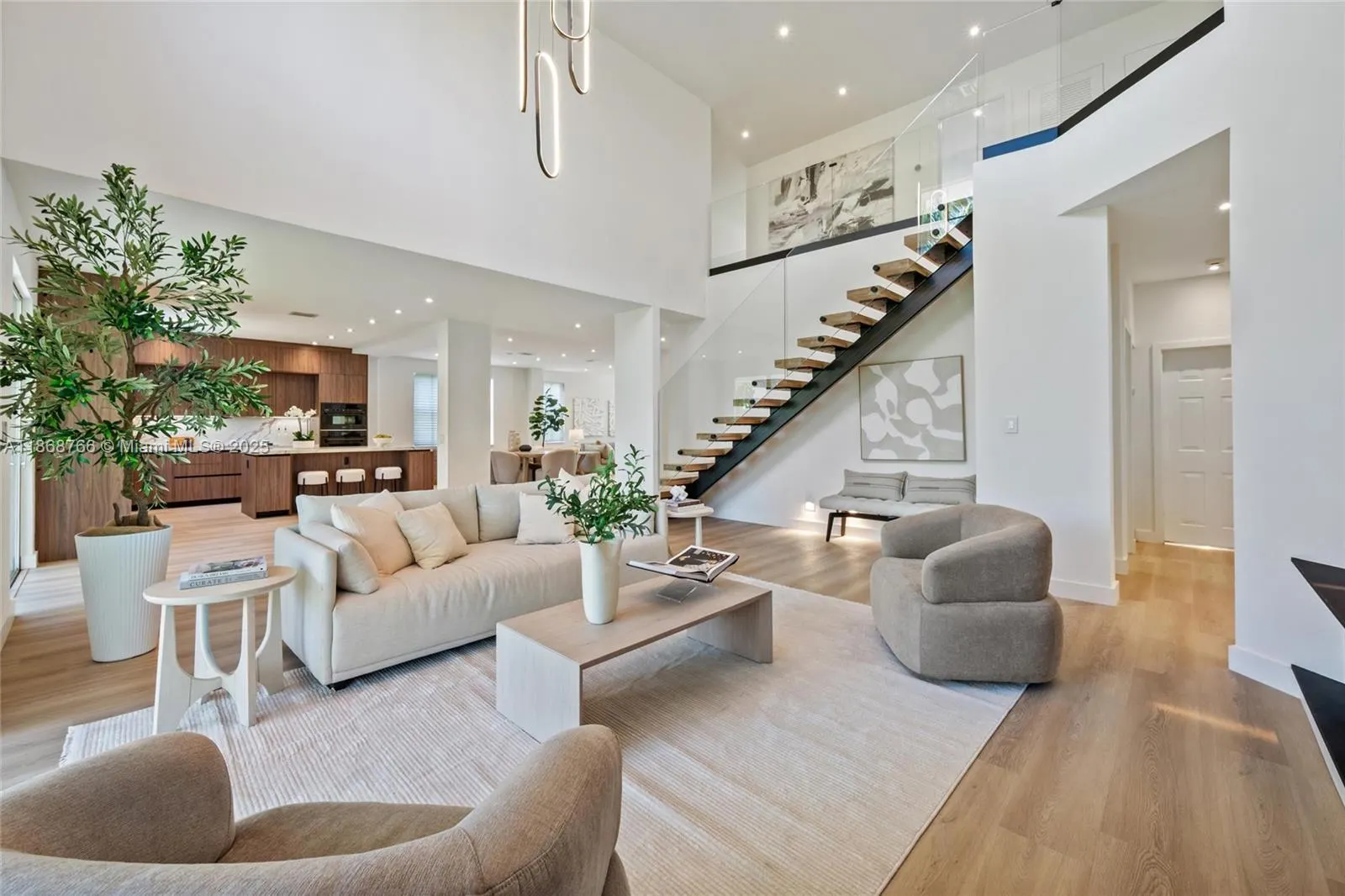 804 Crestview Cir