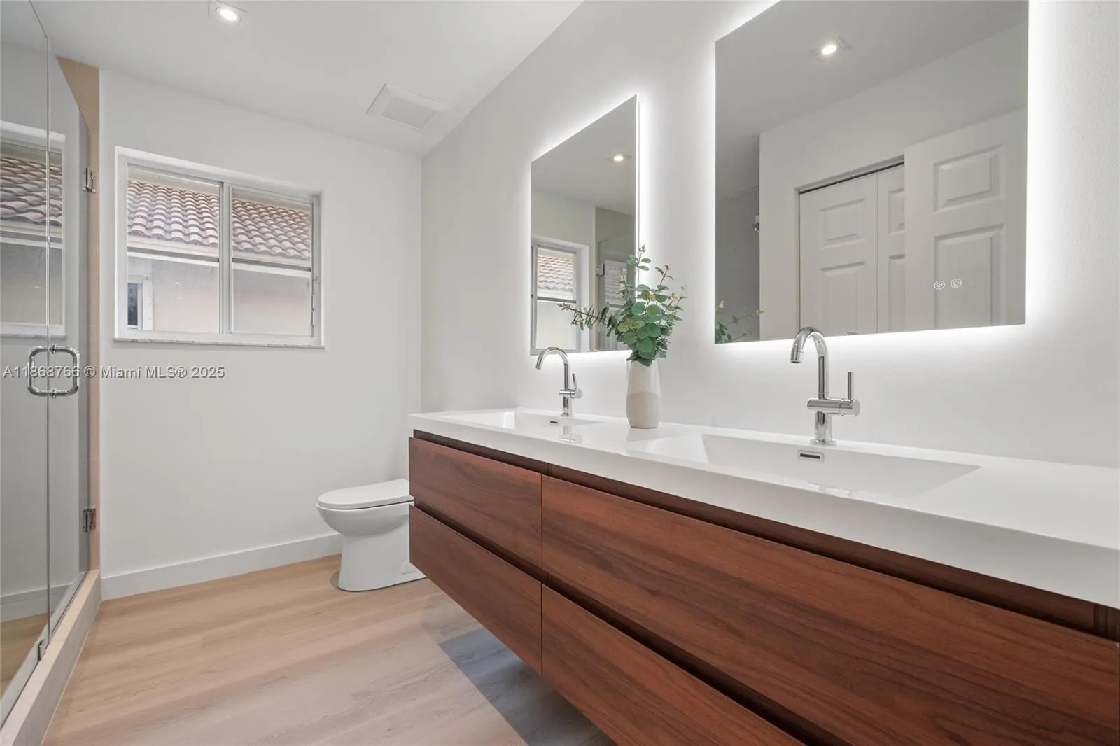 804 Crestview Cir