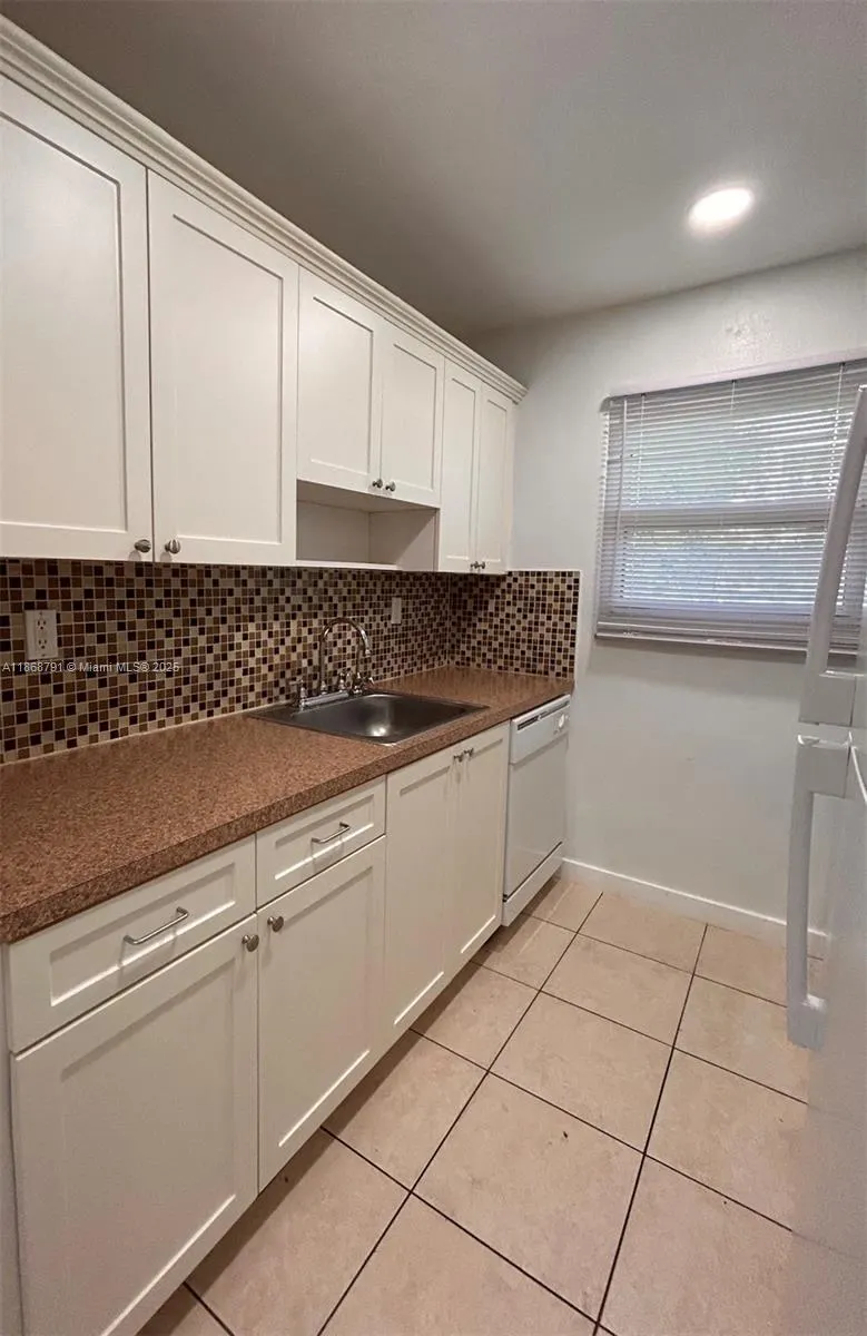 3265 Griffin Rd, #205