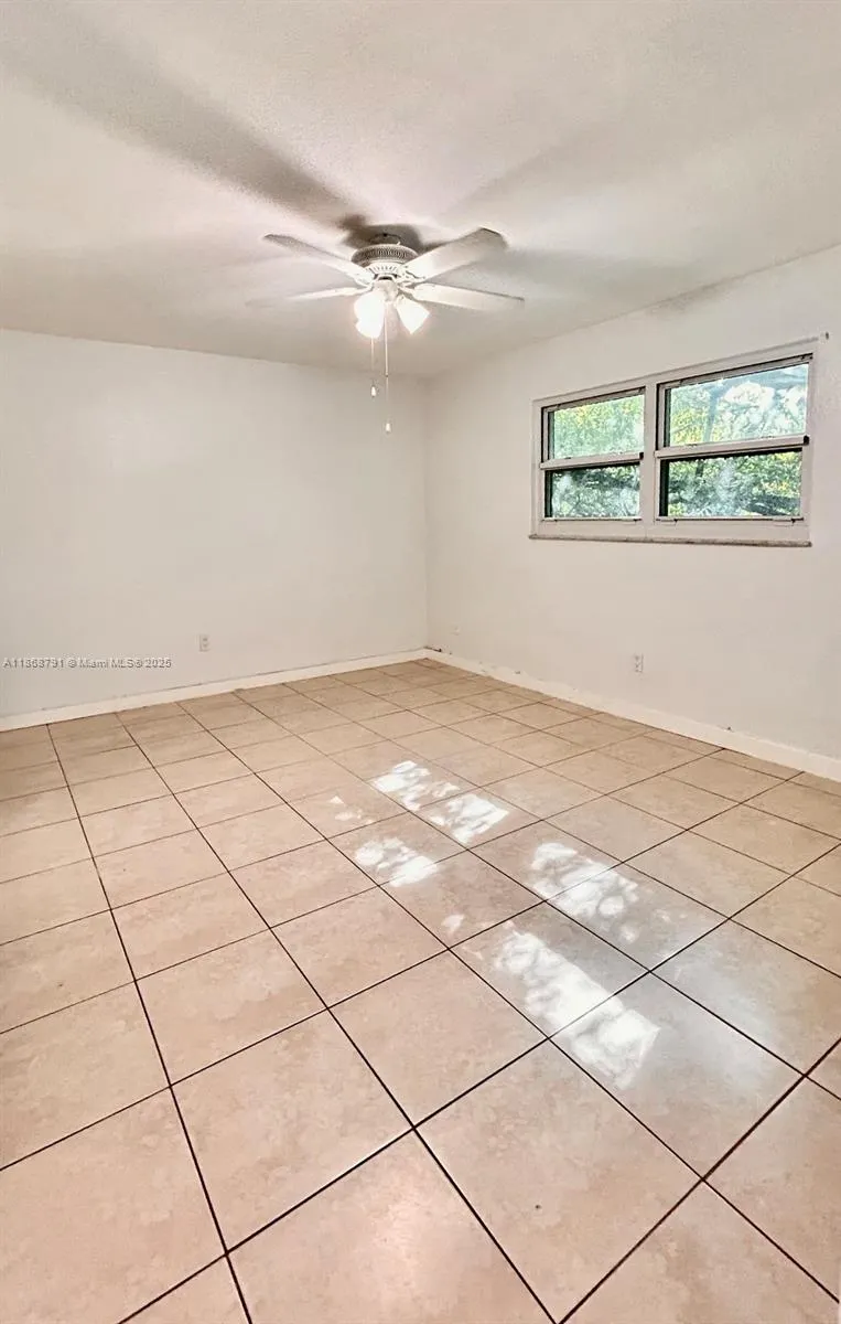 3265 Griffin Rd, #205