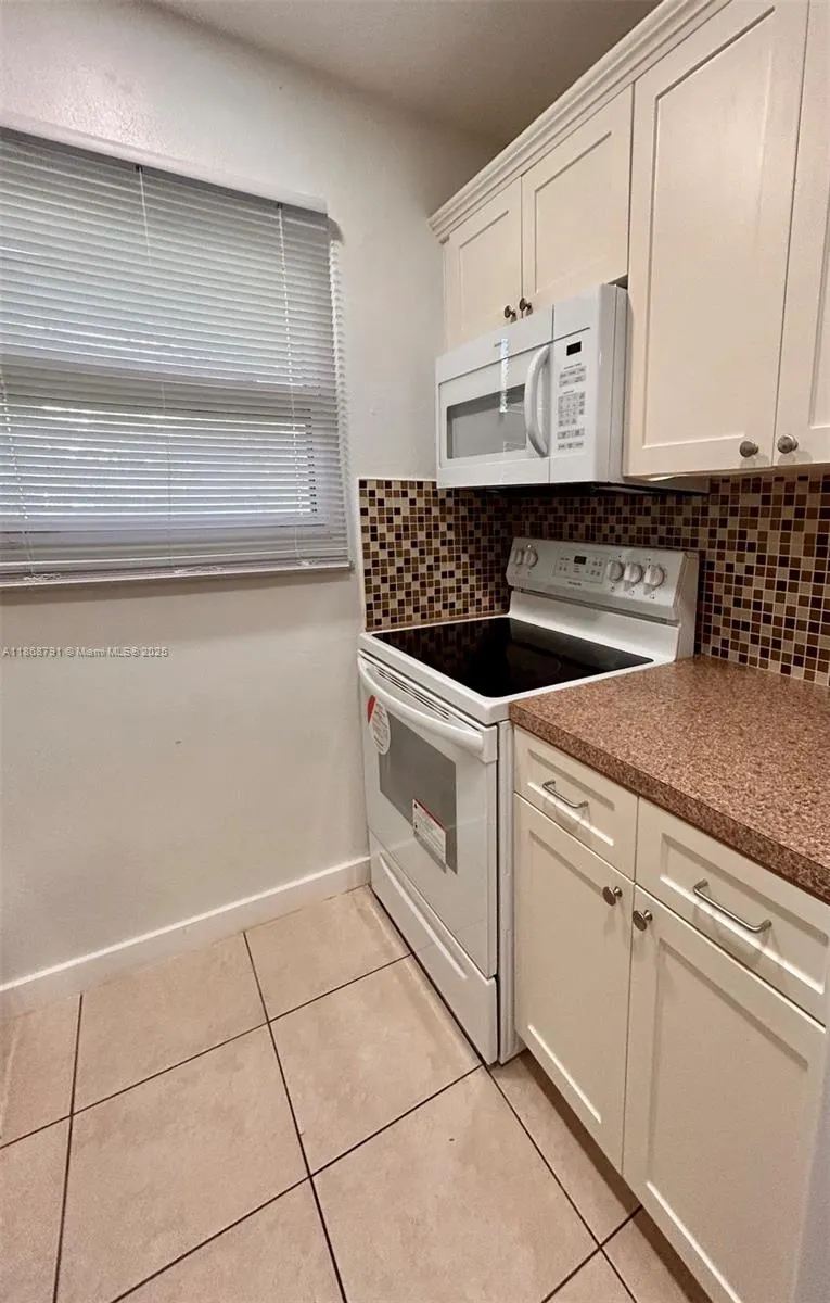 3265 Griffin Rd, #205