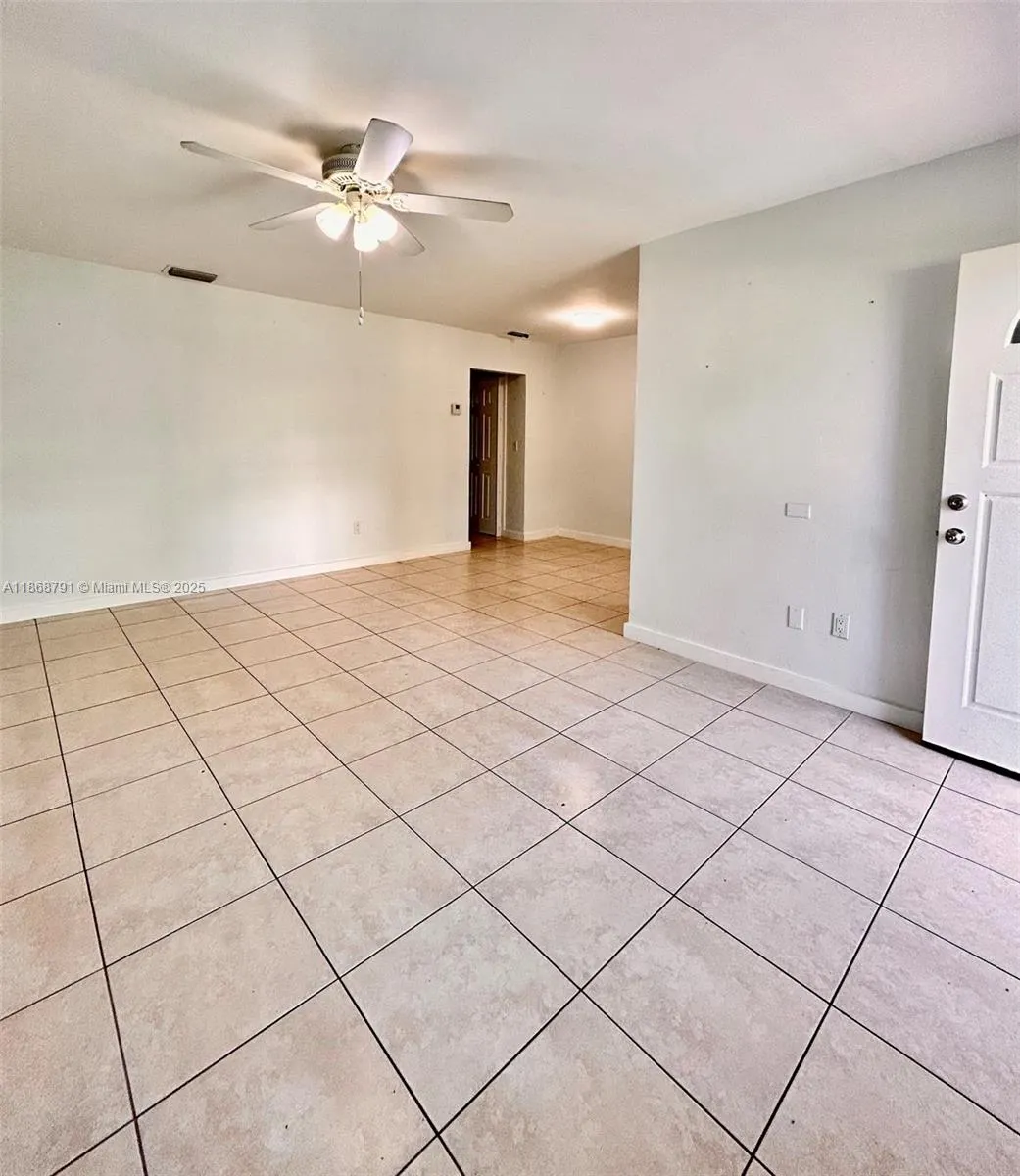 3265 Griffin Rd, #205