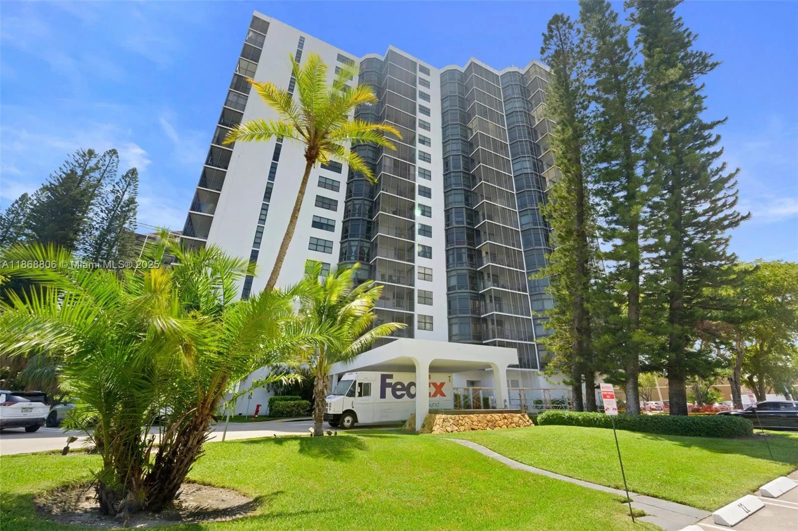 20100 W Country Club Dr, #1703
