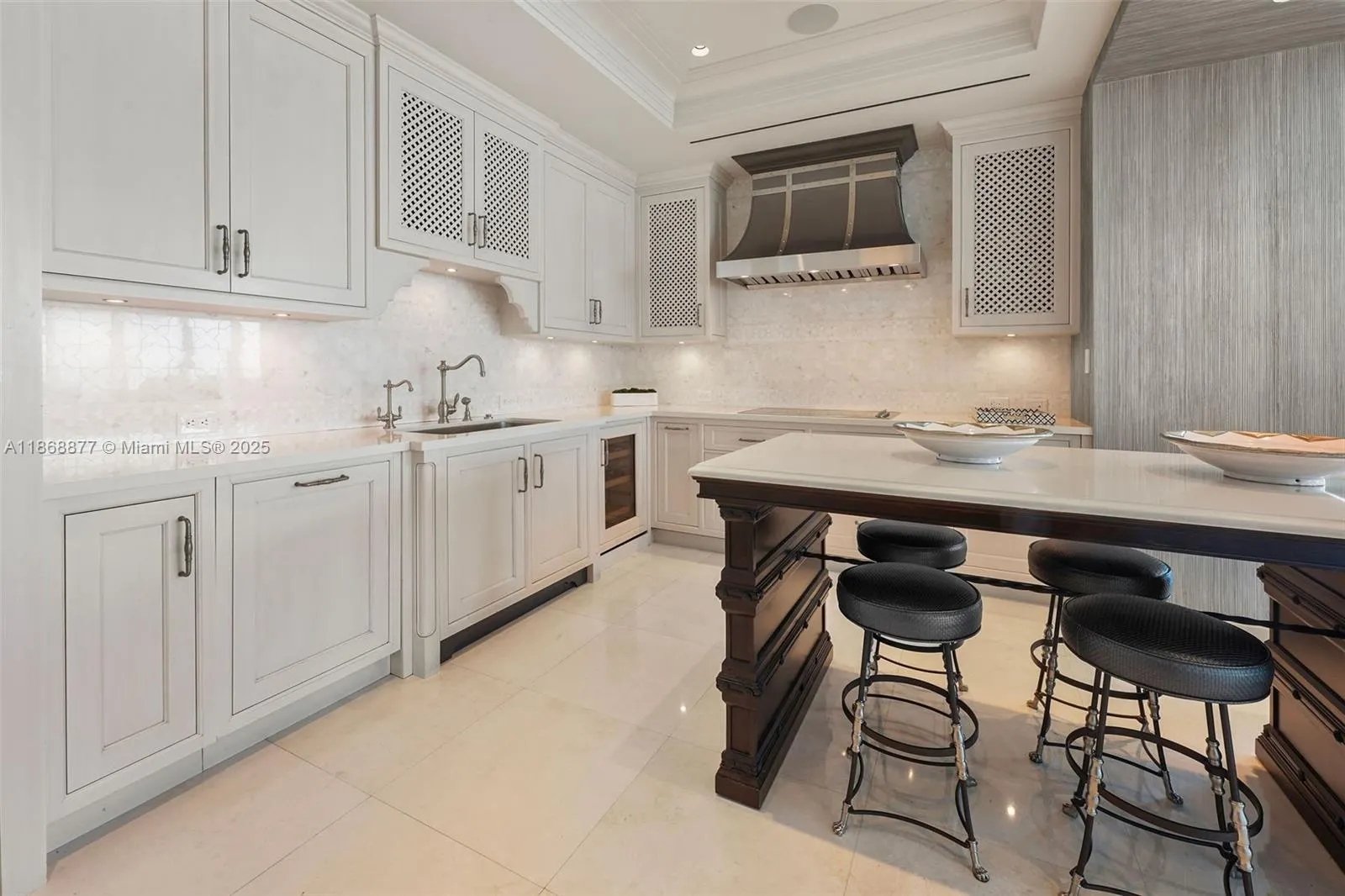 5959 Collins Ave, #1007