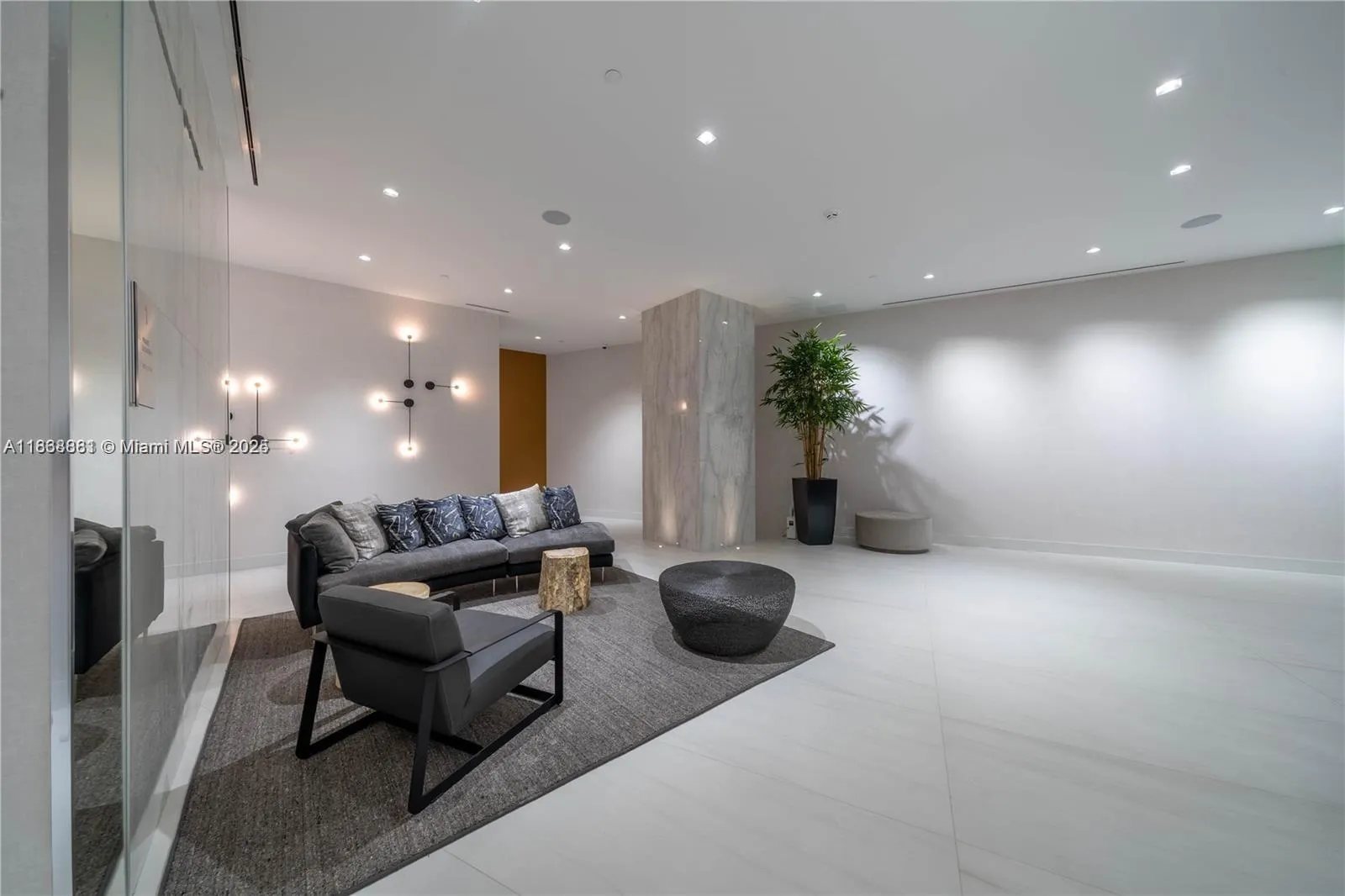 17550 Collins Ave, #804