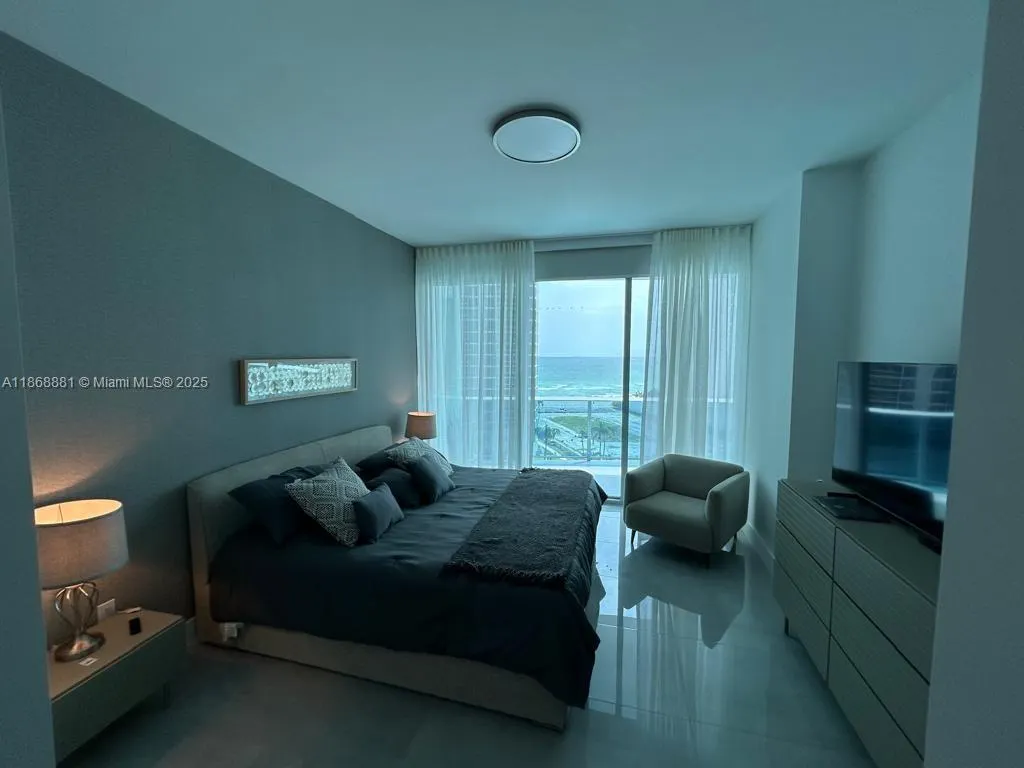 17550 Collins Ave, #804