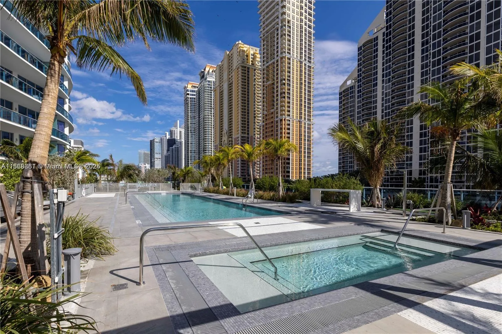 17550 Collins Ave, #804