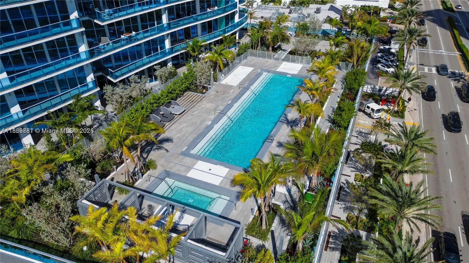 17550 Collins Ave, #804