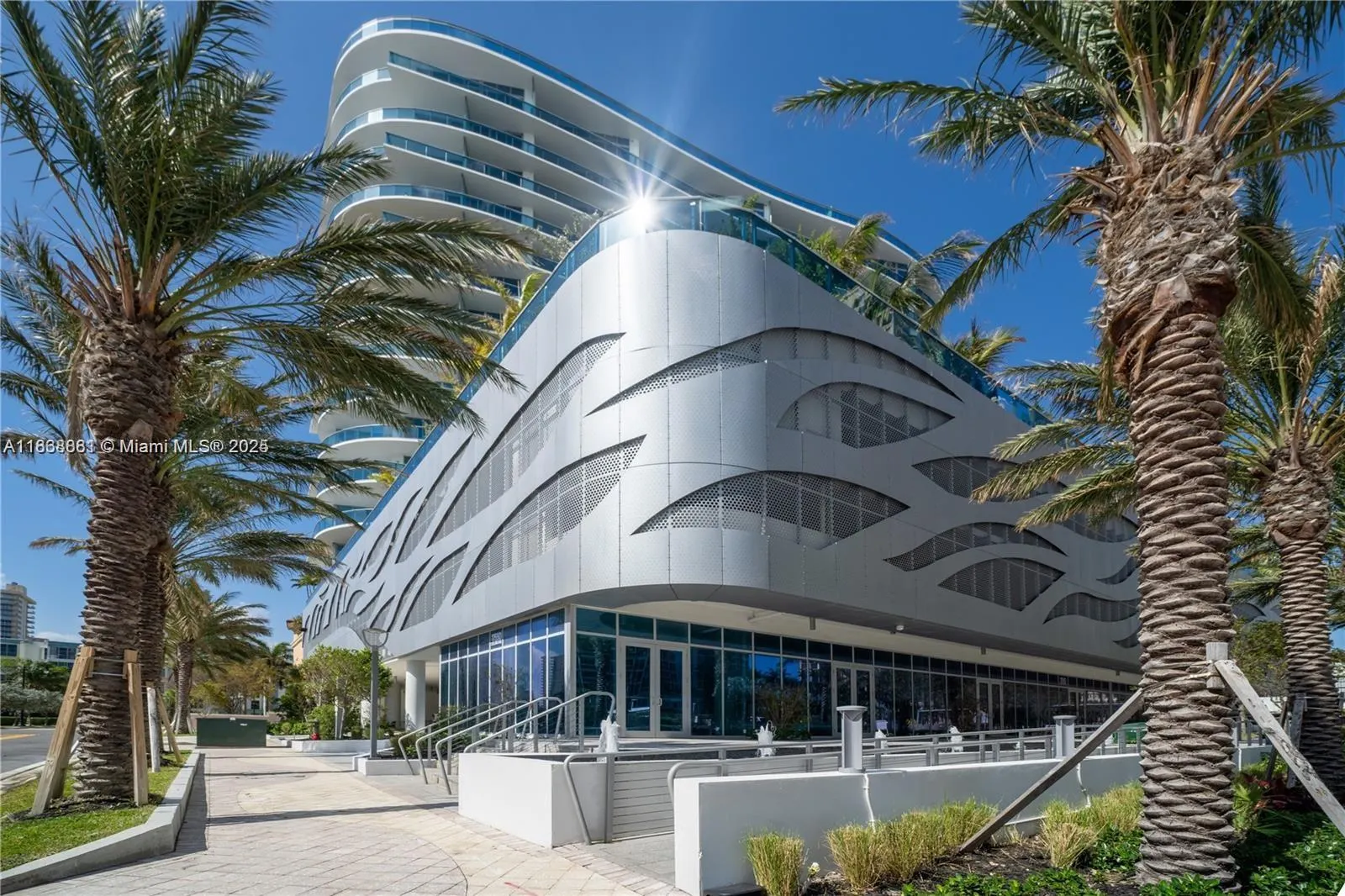 17550 Collins Ave, #804