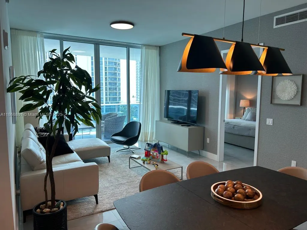 17550 Collins Ave, #804
