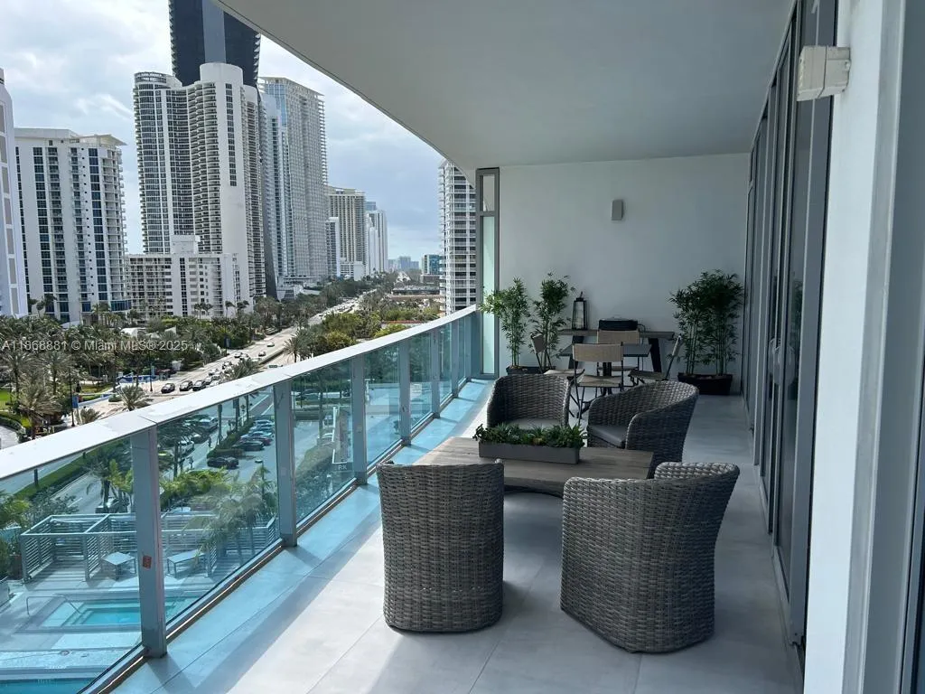 17550 Collins Ave, #804