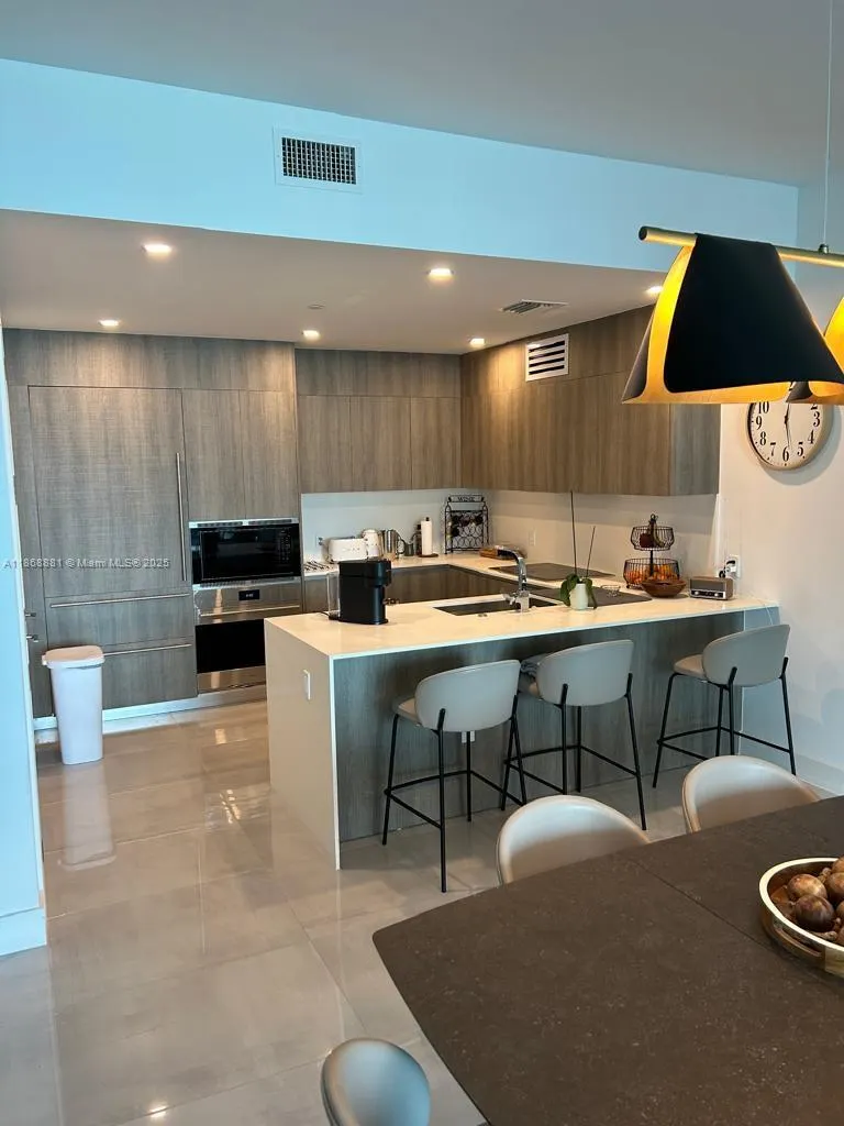 17550 Collins Ave, #804