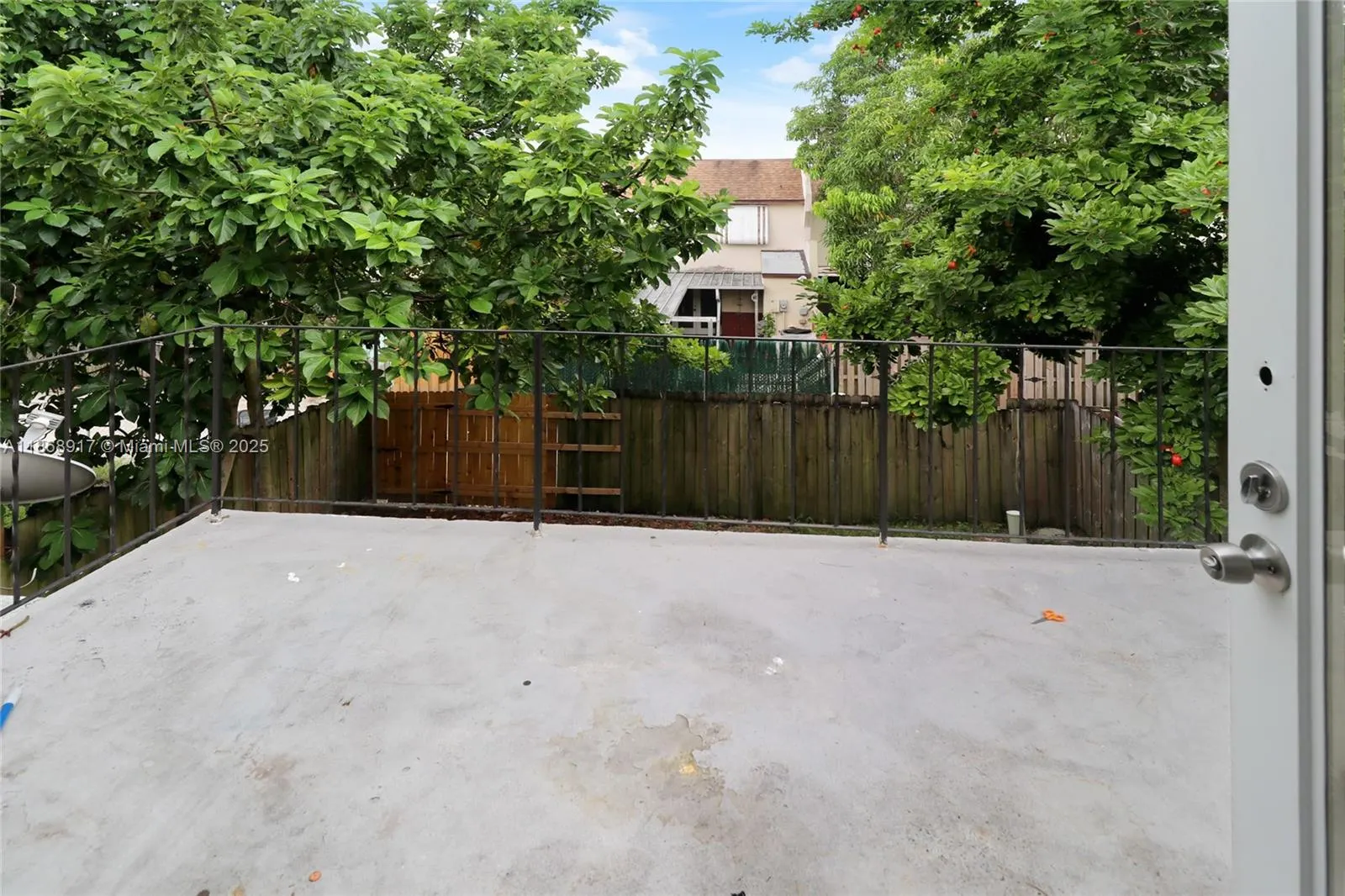 1348 Seaview Dr