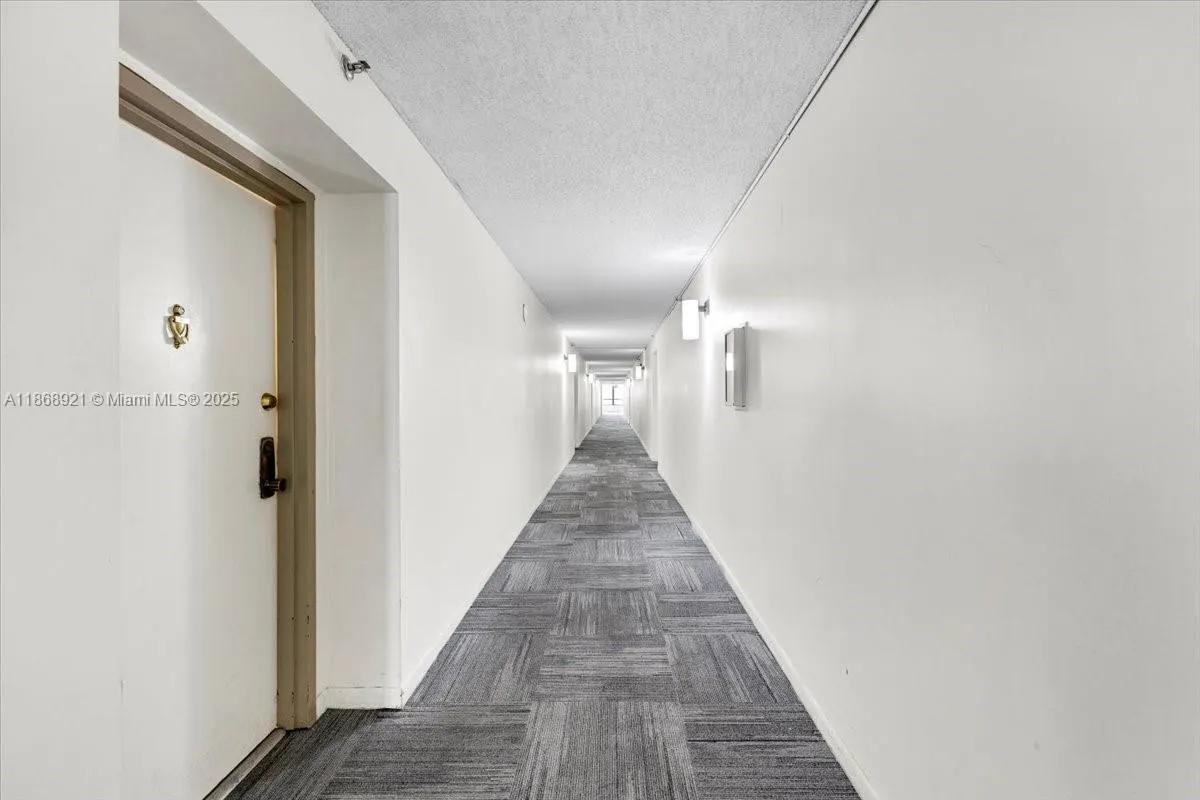 900 NE 195th Street, #607
