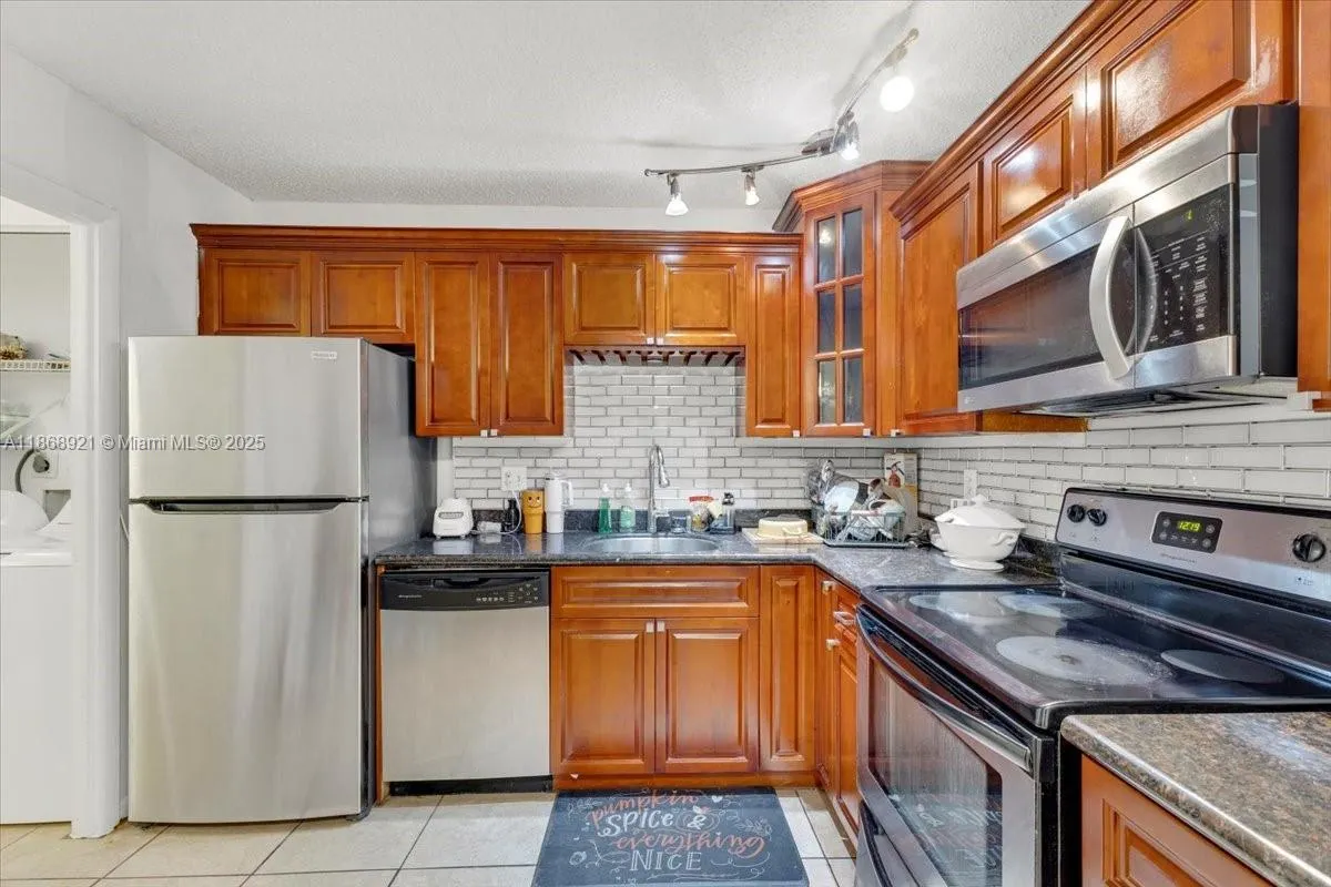 900 NE 195th Street, #607