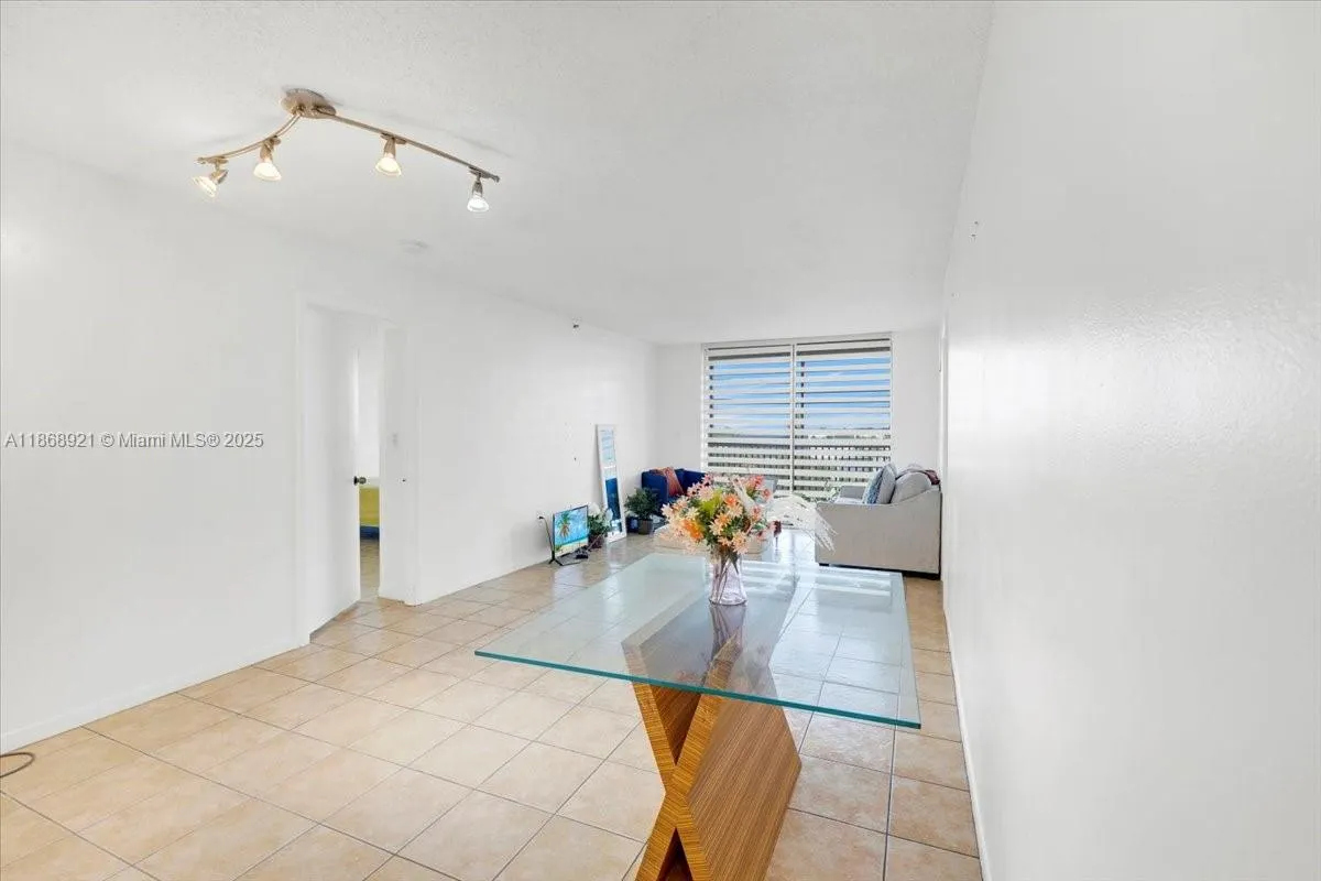 900 NE 195th Street, #607