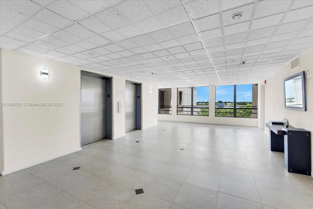 900 NE 195th Street, #607
