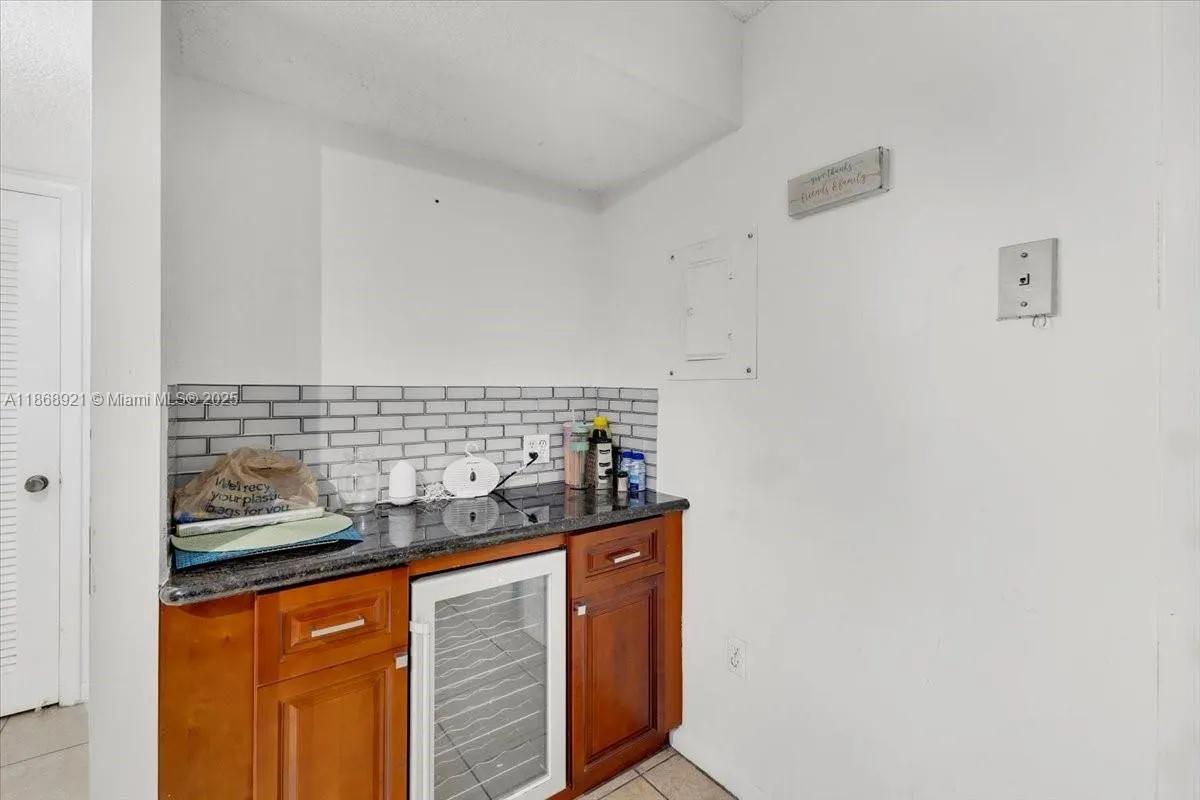 900 NE 195th Street, #607