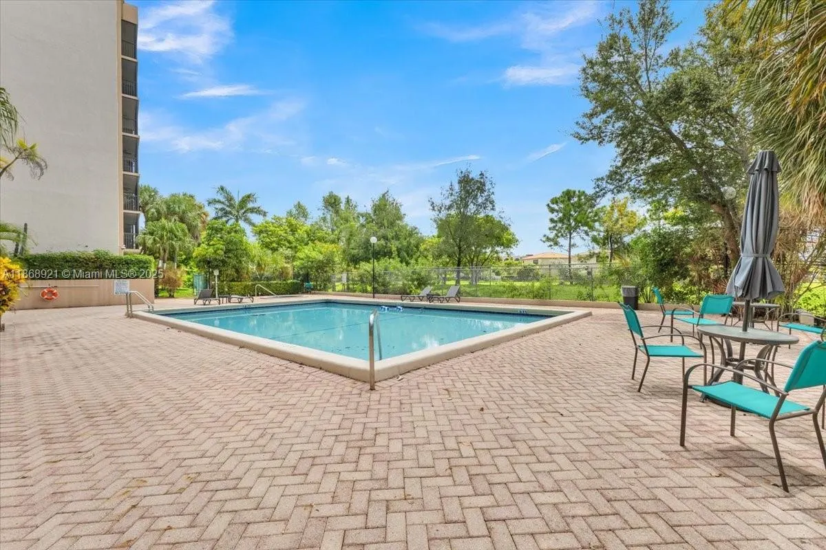 900 NE 195th Street, #607