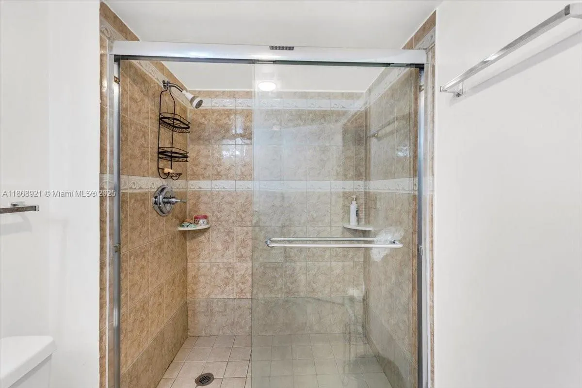 900 NE 195th Street, #607