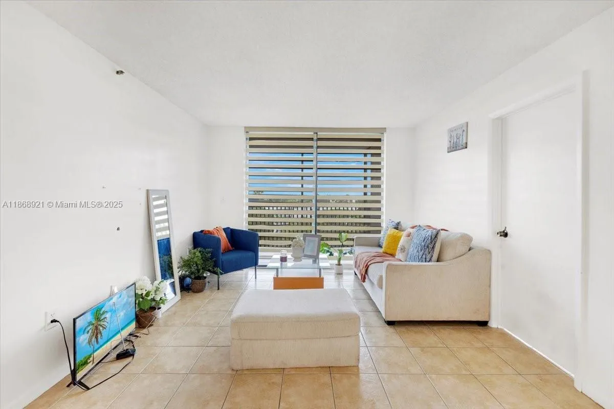 900 NE 195th Street, #607