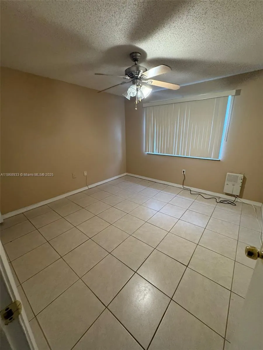 5040 terrace palms circle, #202