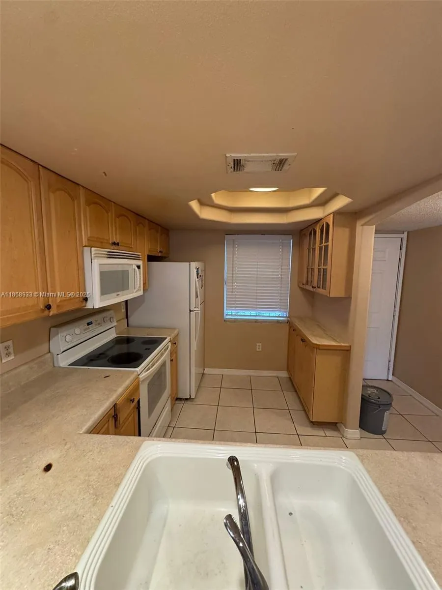 5040 terrace palms circle, #202