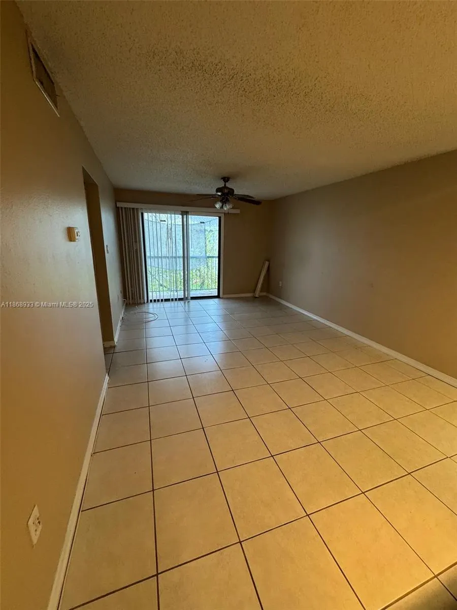 5040 terrace palms circle, #202
