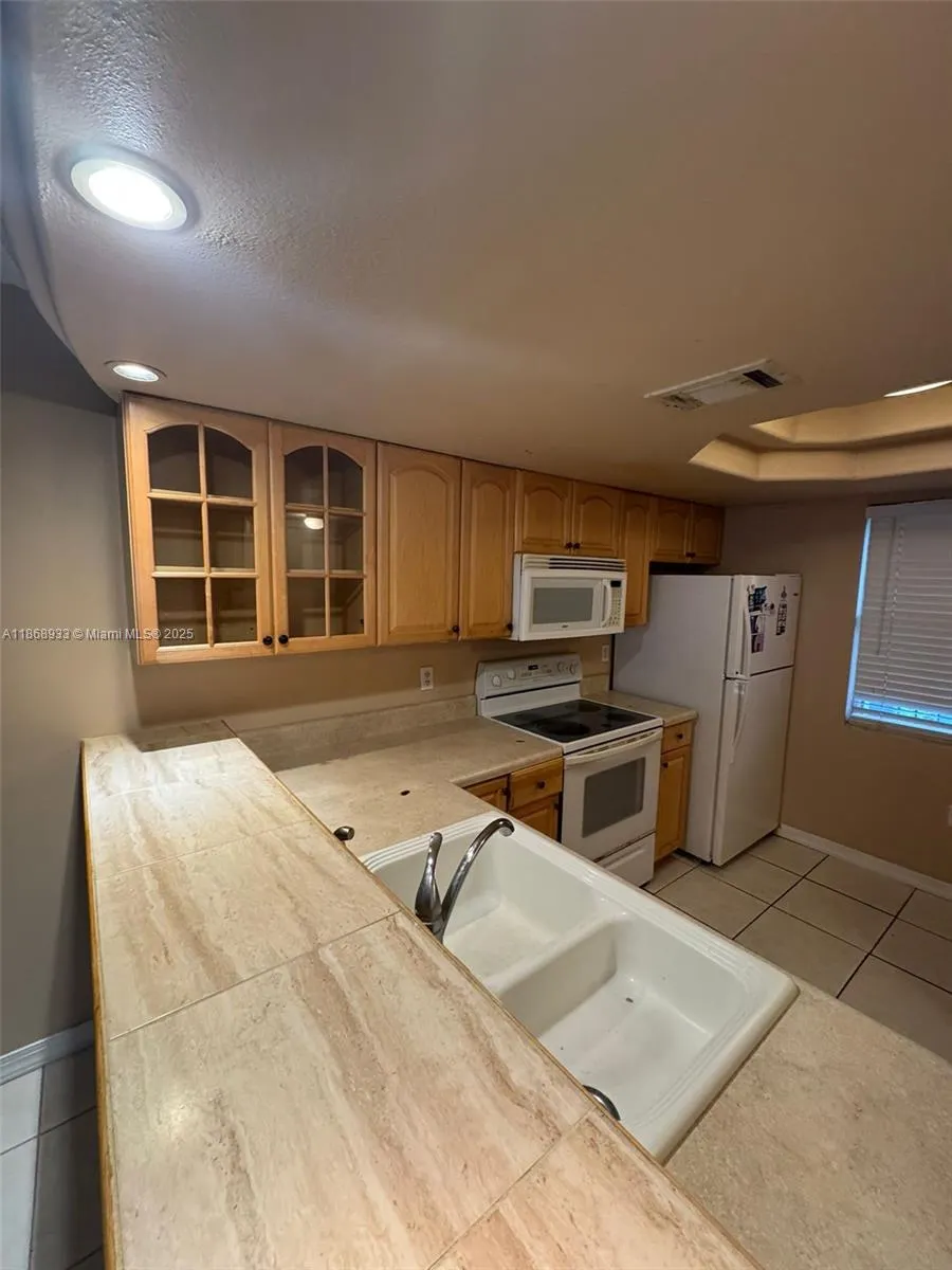 5040 terrace palms circle, #202