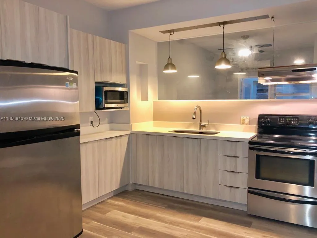 1325 Meridian Ave, #5