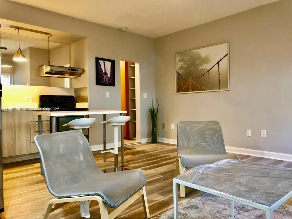 1325 Meridian Ave, #5