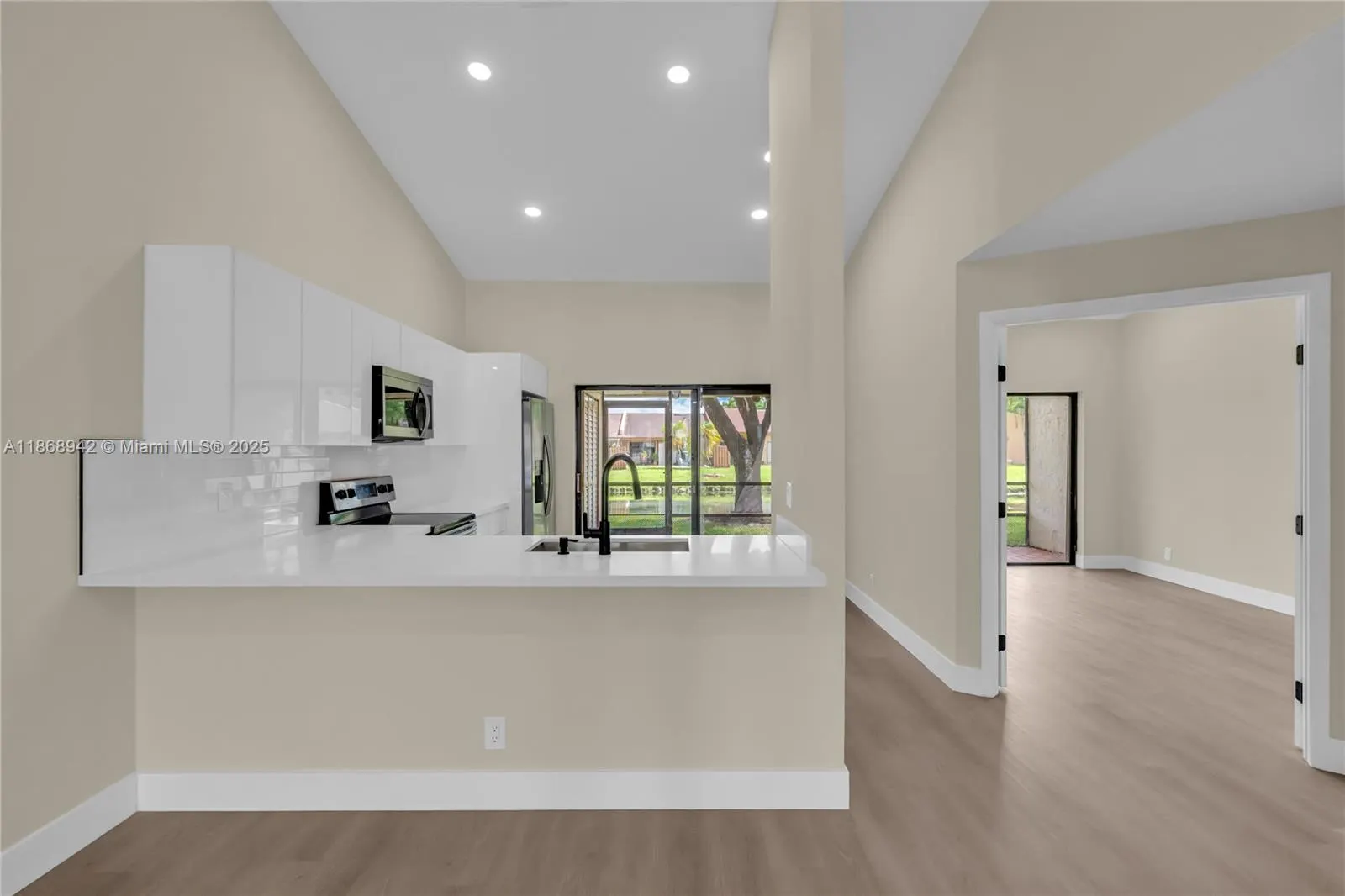 7940 NW 10th St