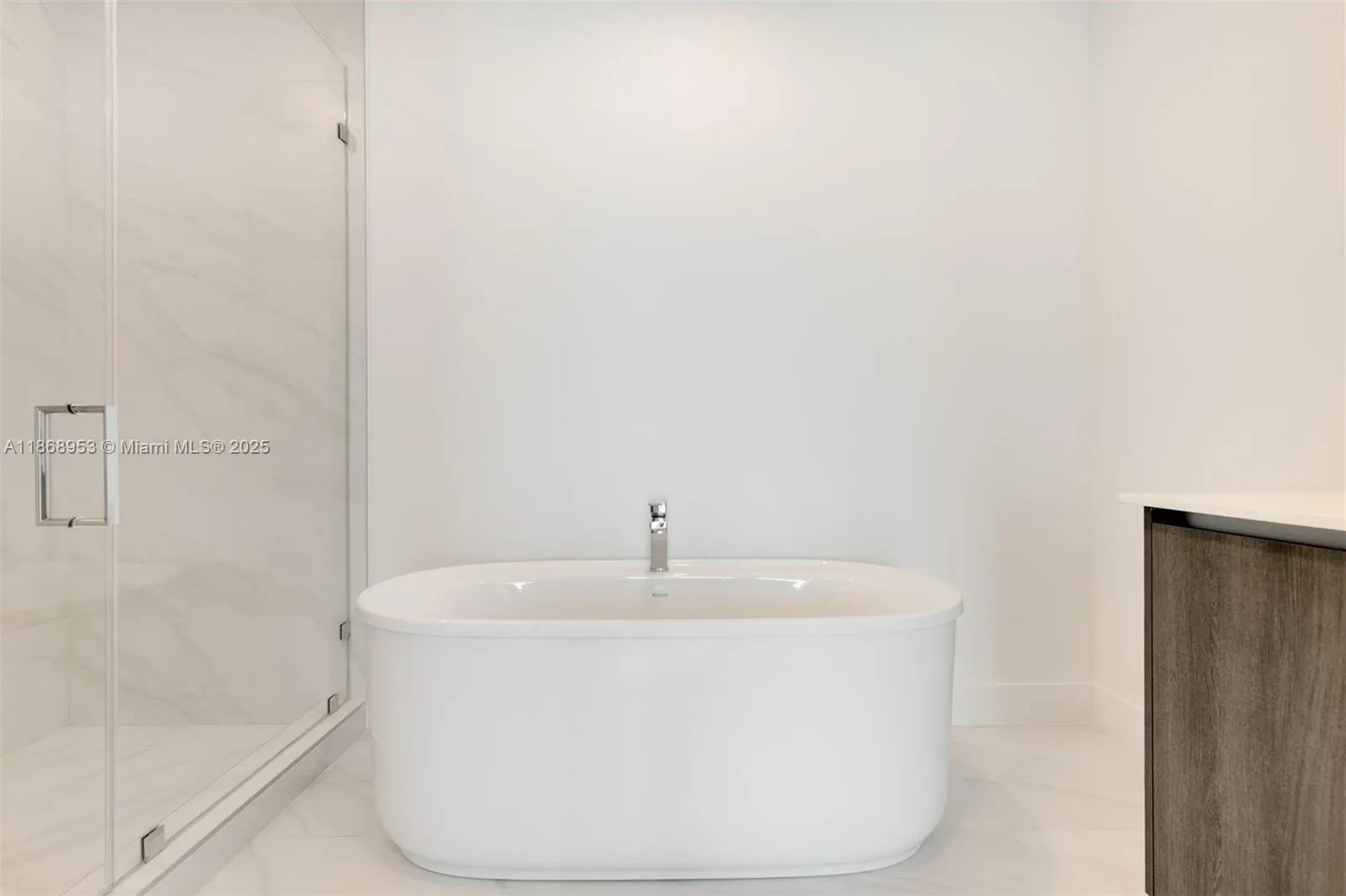 17550 Collins Ave, #805