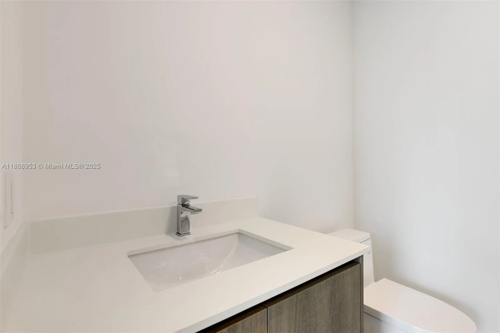 17550 Collins Ave, #805