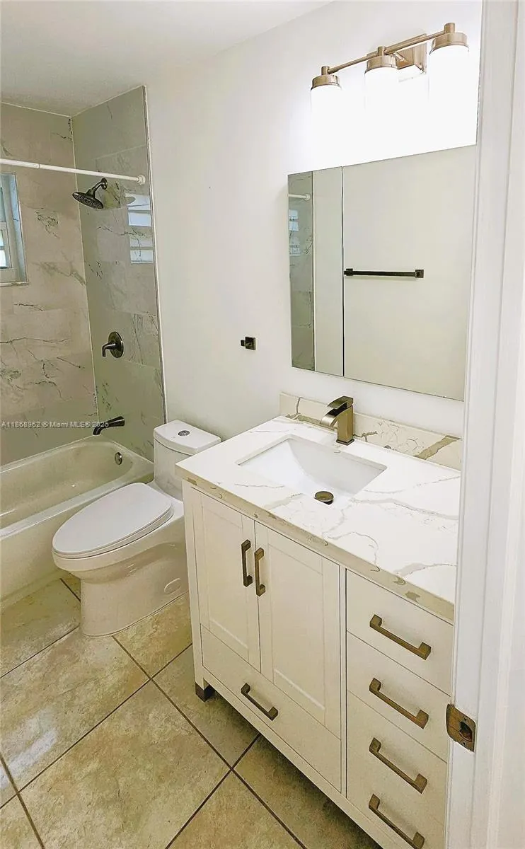 11143 NW 7th St, #203-5