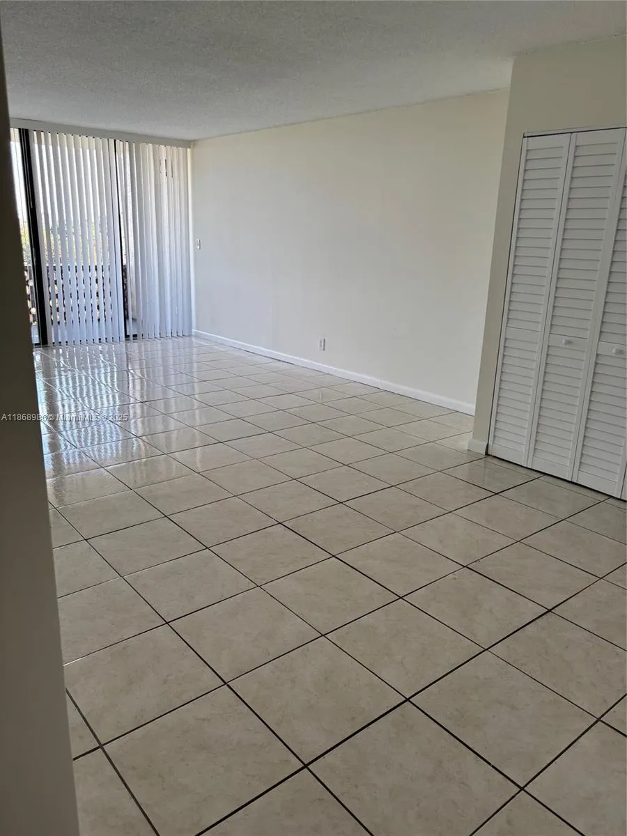 4222 Inverrary Blvd, #4805