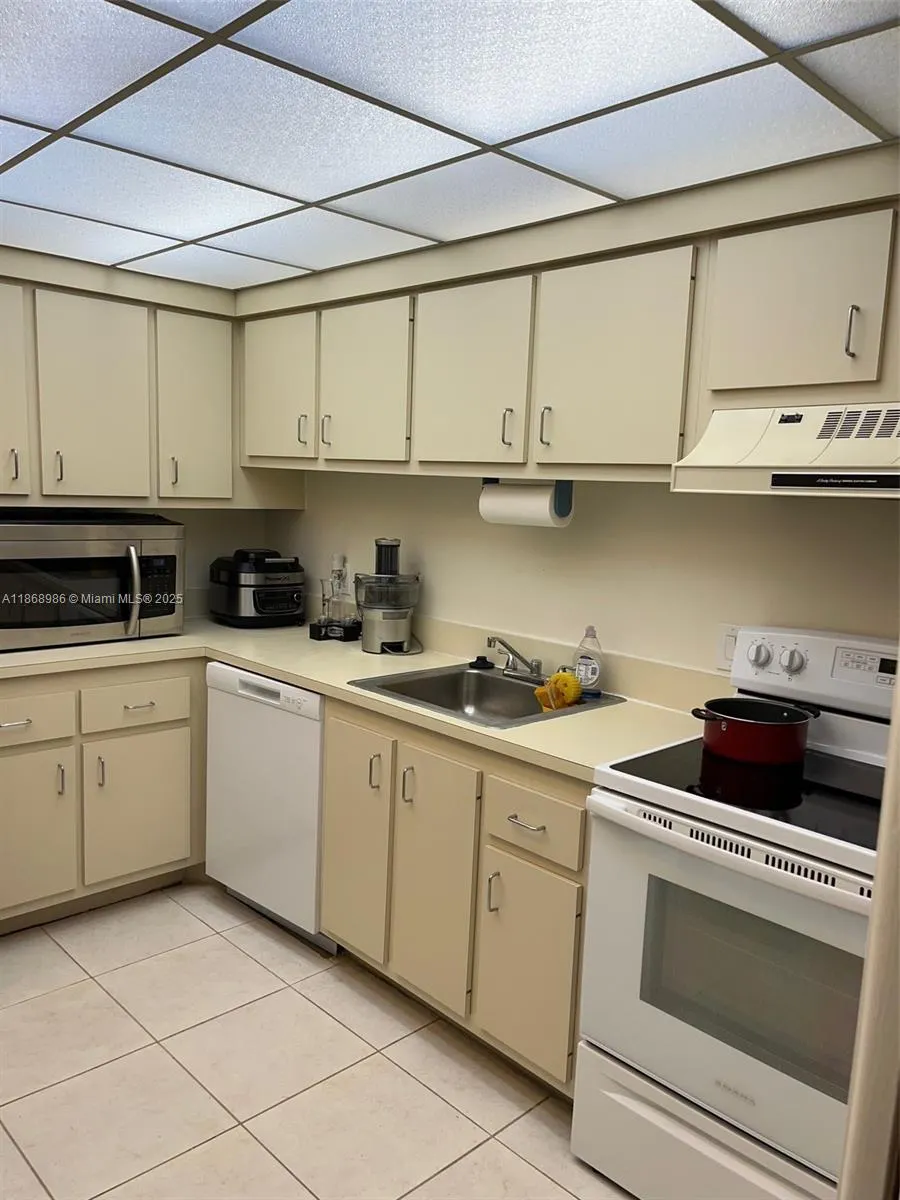 4222 Inverrary Blvd, #4805