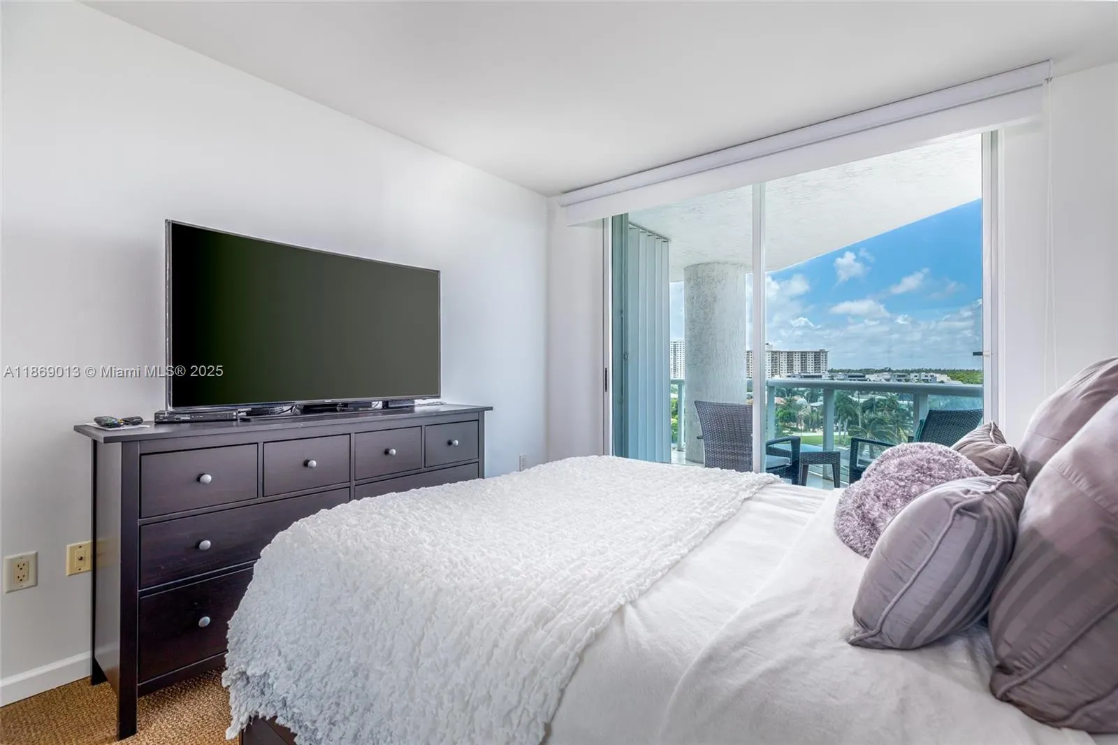 16500 Collins Ave, #655