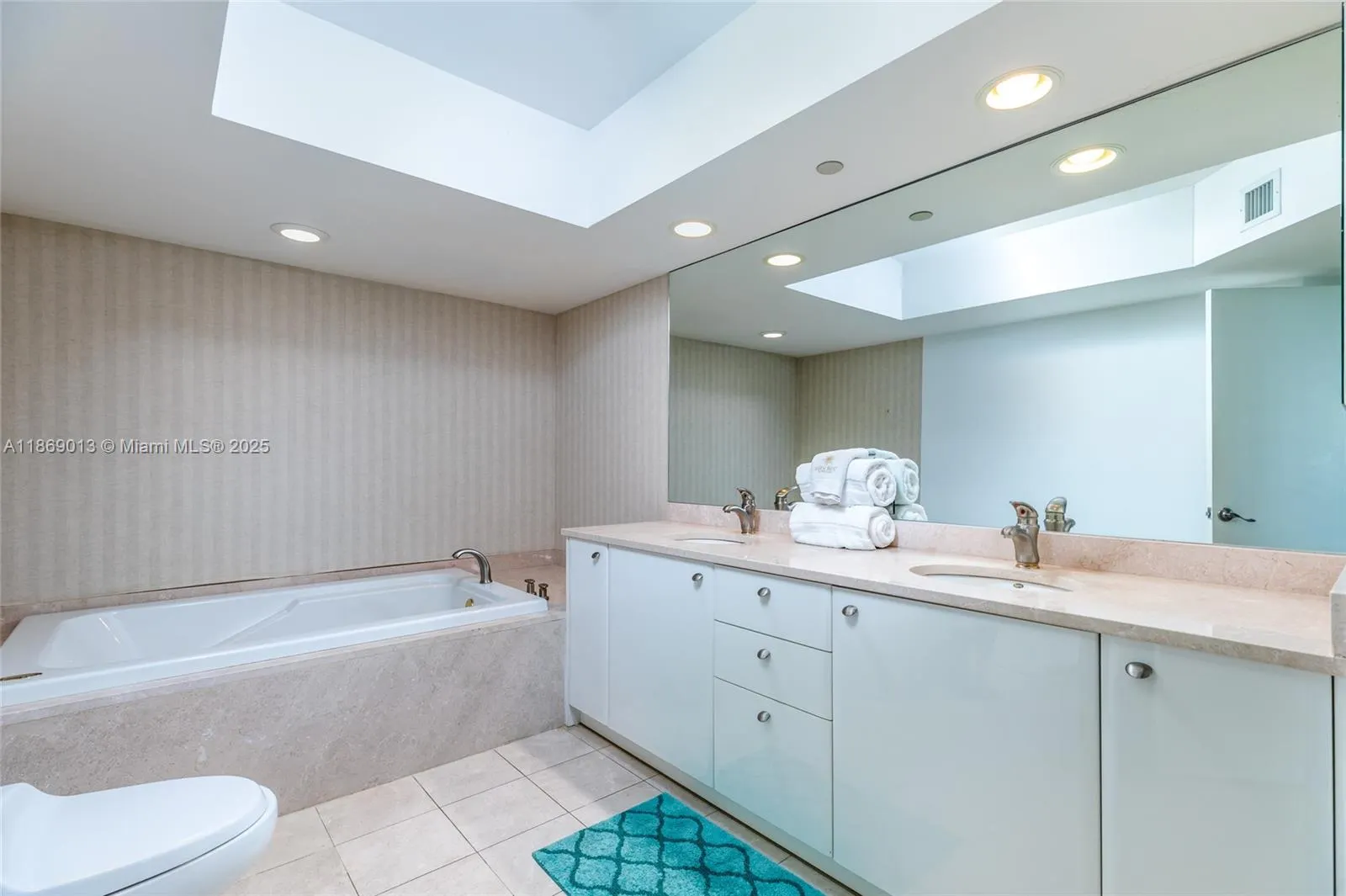 16500 Collins Ave, #655