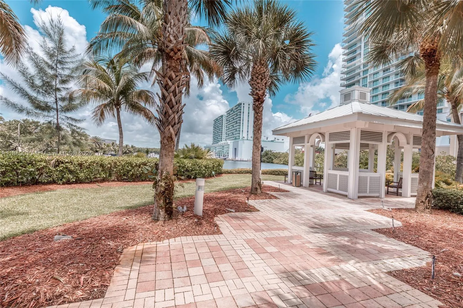 16500 Collins Ave, #655