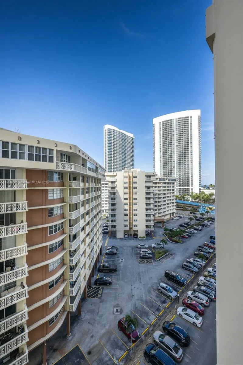1833 S Ocean Dr, #1007