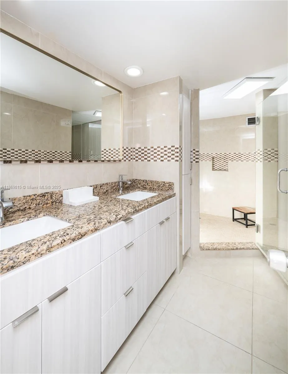 1833 S Ocean Dr, #1007