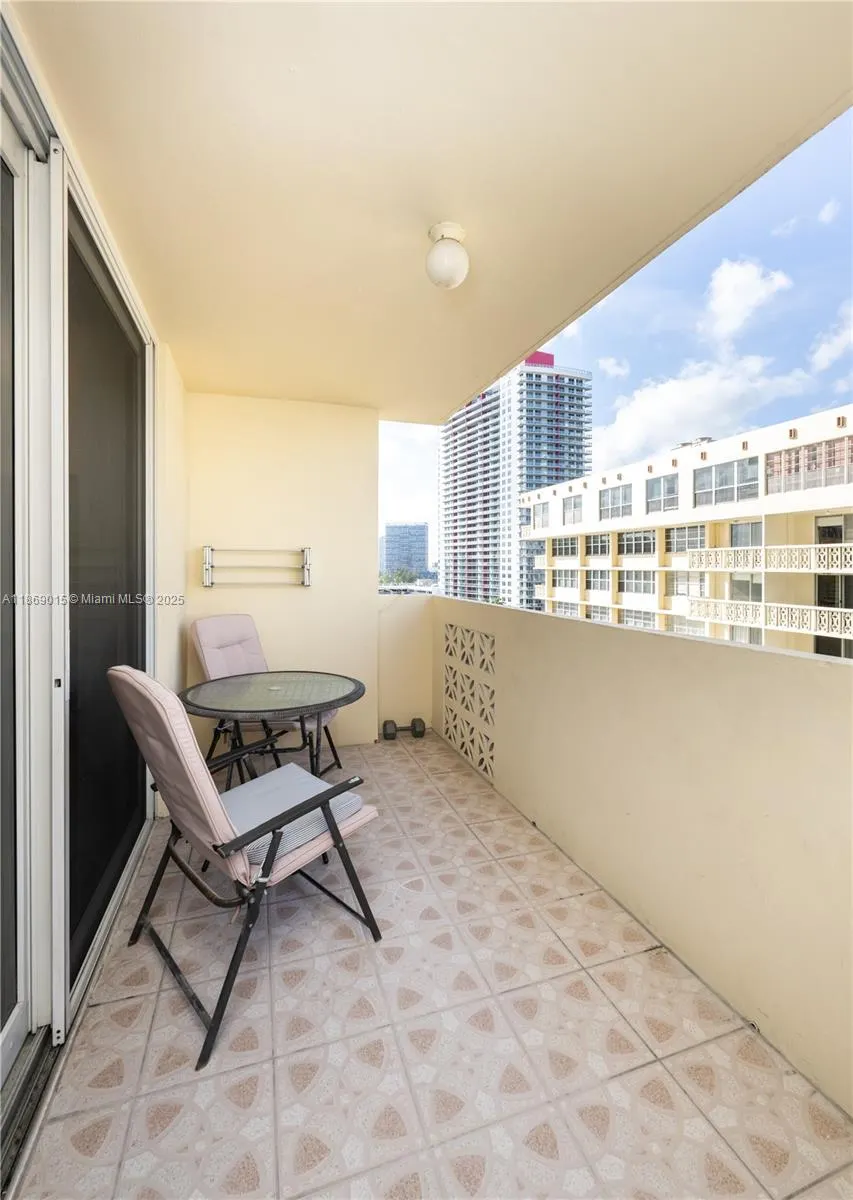 1833 S Ocean Dr, #1007