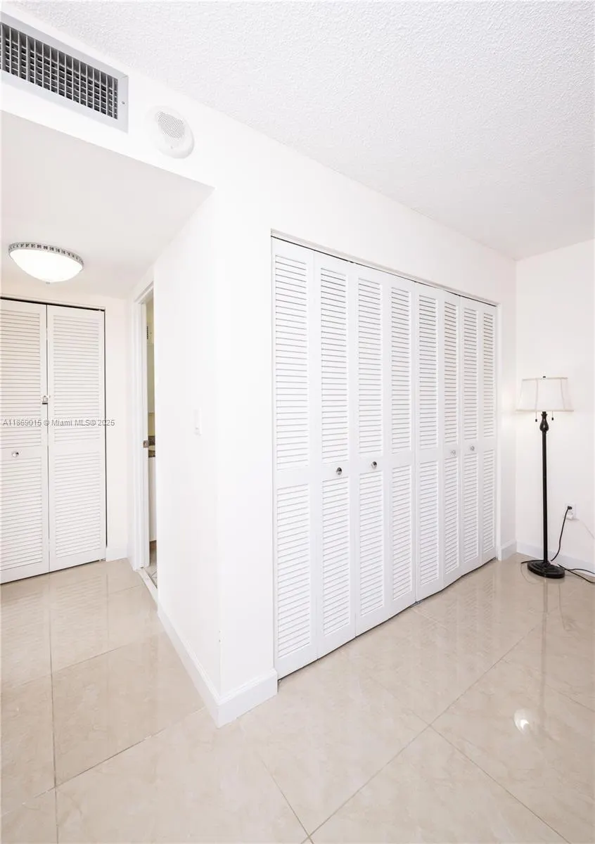 1833 S Ocean Dr, #1007